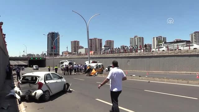 Trafik Kazası: 2 Ölü, 3 Yaralı