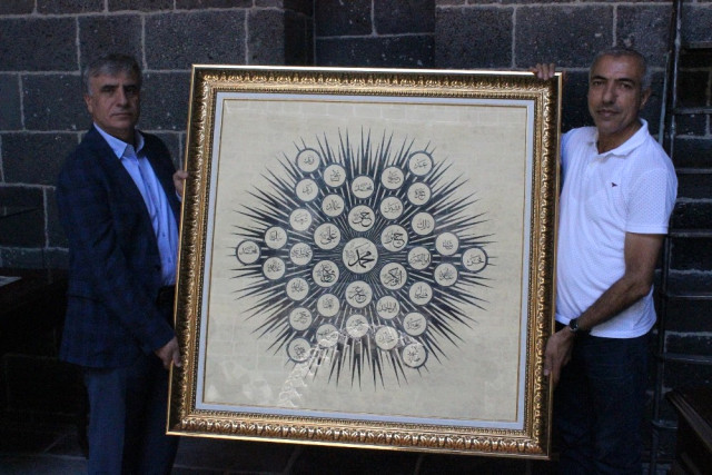 Ünlü Hattatın Öğrencisinden Medreseye Anlamlı Hediye