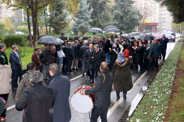 Atilla, Diyarbakır Büyükşehir Belediyesi’nde Davul Zurna ile Karşılandı