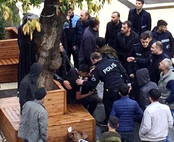 Silvan’da Akraba 2 Kişi Kavgada Birbirlerini Bıçakladı