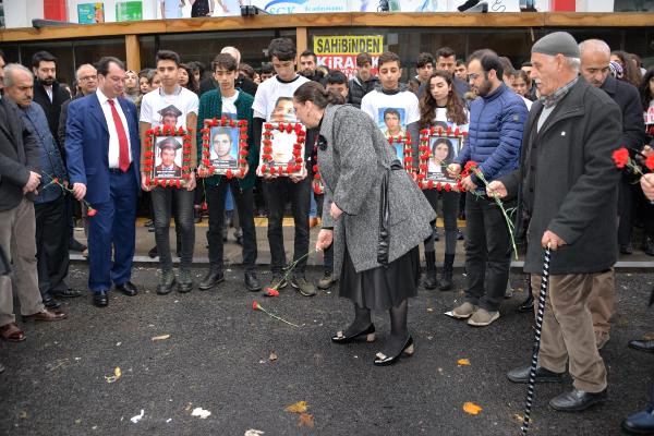 Diyarbakır’da Dershane Önündeki Terör Saldırısında Yaşamını Yitirenler Anıldı