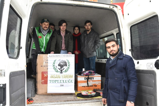 Üniversiteli Gençler, Diyarbakır’daki Köy Okula Yardım Elini Uzattı