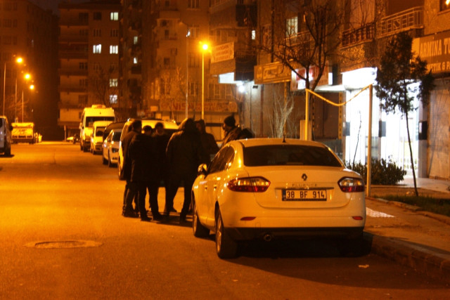 Vahşet: Cesedi Parçalanıp Evinin Önüne Bırakıldı !