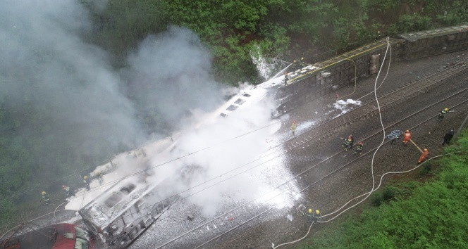 Çin’de yolcu treni raydan çıktı: 20 yaralı