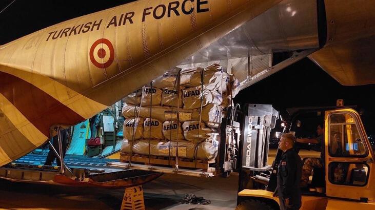 Pakistan’a insani yardım malzemesi taşıyan iki uçak, Ankara’dan hareket etti