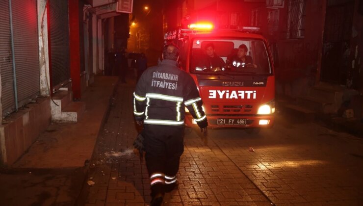 Diyarbakır’da çıkan yangında anne ve 4 çocuğu dumandan etkilendi