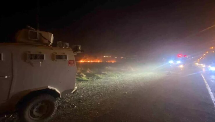 Diyarbakır’da Anız Yangını Şoförlere Sıkıntı Anlar Yaşattı