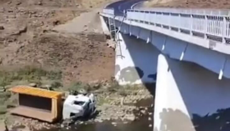 Diyarbakır’da Kamyon Kaza Yaptı: Sürücü Ağır Yaralı