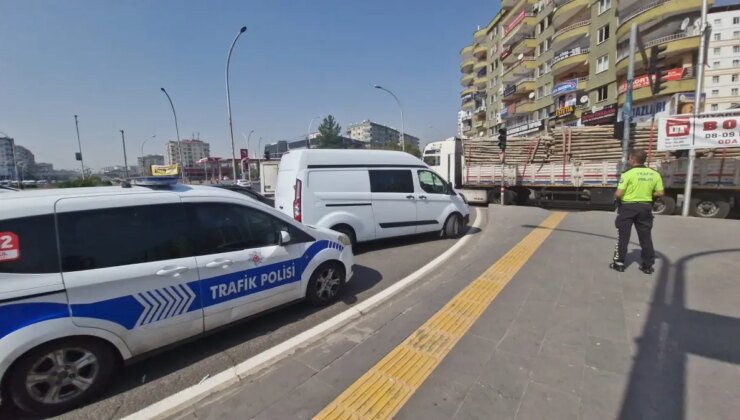 Diyarbakır’da Yolcuya Çarpan TIR Kazasında 87 Yaşındaki Adam Hayatını Kaybetti