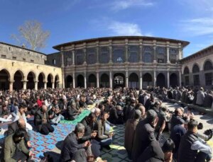 İslam aleminin 5. Harem-i Şerif’inde binlerce kişi Ramazan ayının birinci cuma namazında saf tuttu