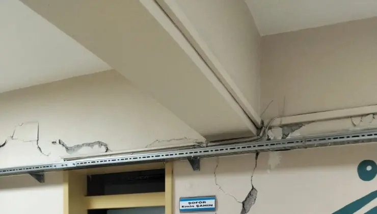 5,5’lik Tokat zelzelesinde hasar gören okul
