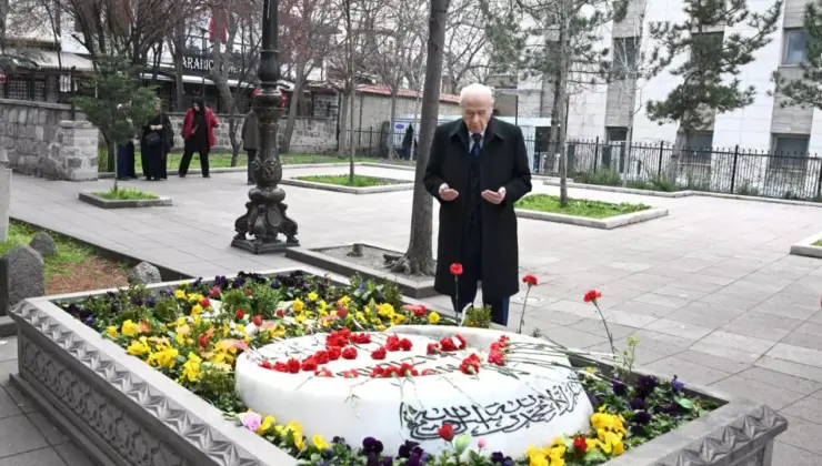 Bahçeli, Muhsin Yazıcıoğlu’nun kabrini ziyaret etti