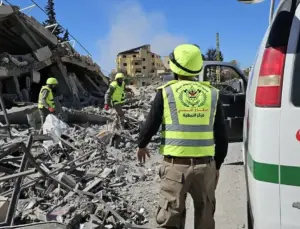 İsrail sivilleri vurmaya devam ediyor: Lübnan’da meyyit sayısı 850’ye yükseldi