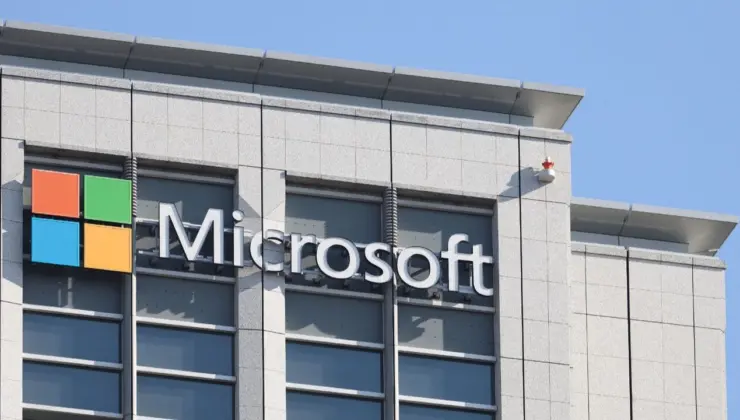 Japonya’da Microsoft ofisine baskın