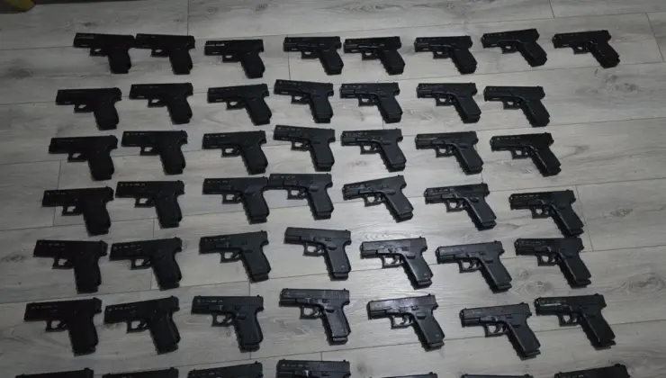 Konutundan ve aracından 50 tabanca çıktı!