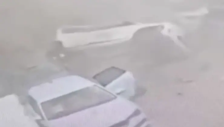 Tel Aviv’e İran füzesinin düştüğü anlar ortaya çıktı