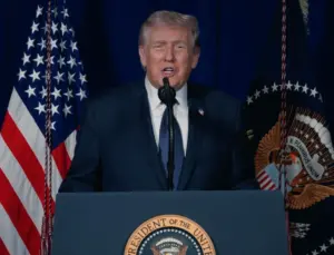 Trump’tan İran’a yönelik taarruzları savunma görüntüsü