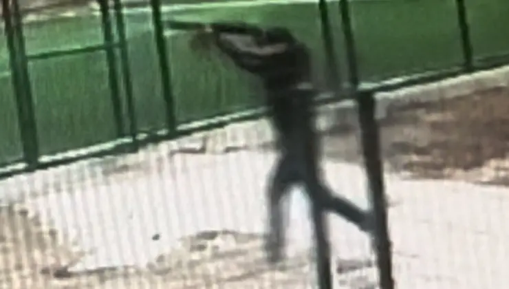 Tüfekli çocuk dehşet saçtı!