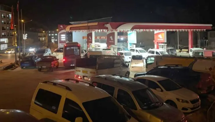 Vatandaşlar akaryakıt kuyruğuna girdi!