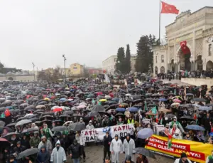 İstanbul’da binler işgalci İsrail ve ABD ataklarına karşı yürüdü