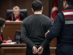 Annesine cinsel akında bulunan ağabeyini öldürdü, 2 yıl ceza verilip tahliye edildi