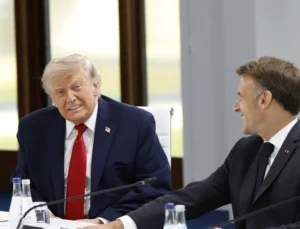 ABD Başkanı Trump’tan soğuk şaka: Bir saat geç kaldı, “Patron benim” dedi