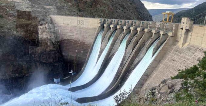 Çüngüş’te baraj yolundaki bozuk güzergahın onarılması istendi