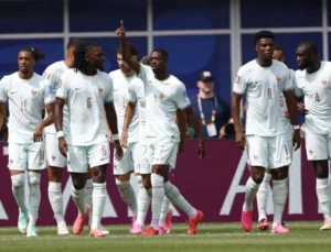 Dembele 3’ledi, Fransa namağlup başkan geçti
