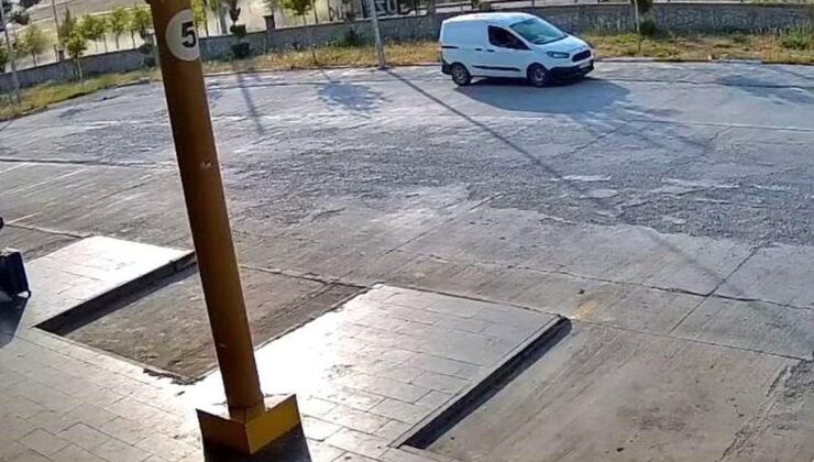 Diyarbakır’da 3 kişinin yaralandığı trafik kazası güvenlik kameralarına yansıdı
