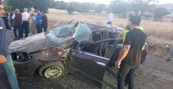 Diyarbakır’da takla atan otmobildeki anne ve oğllu öldü, 4 kişi yaralandı