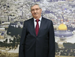 Emekli Büyükelçi Fikret Özer, Ümmet Vakfı Mütevelli Heyeti Başkanı oldu