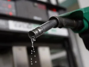 Akaryakıt zamlandı şimdi motorin! Brent 102 dolara dayandı