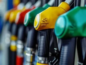 Akaryakıta artırım yolda: Hürmüz Boğazı kapandı, petrol yüzde 5 fırladı
