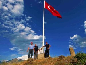 Bayrak Adam’dan şehit öğretmene vefa