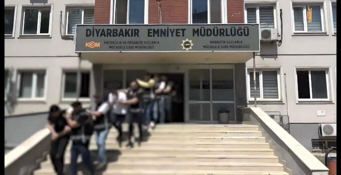 Diyarbakır’da silahlı kabahat örgütü şebekesi çökertildi: 40 gözaltı